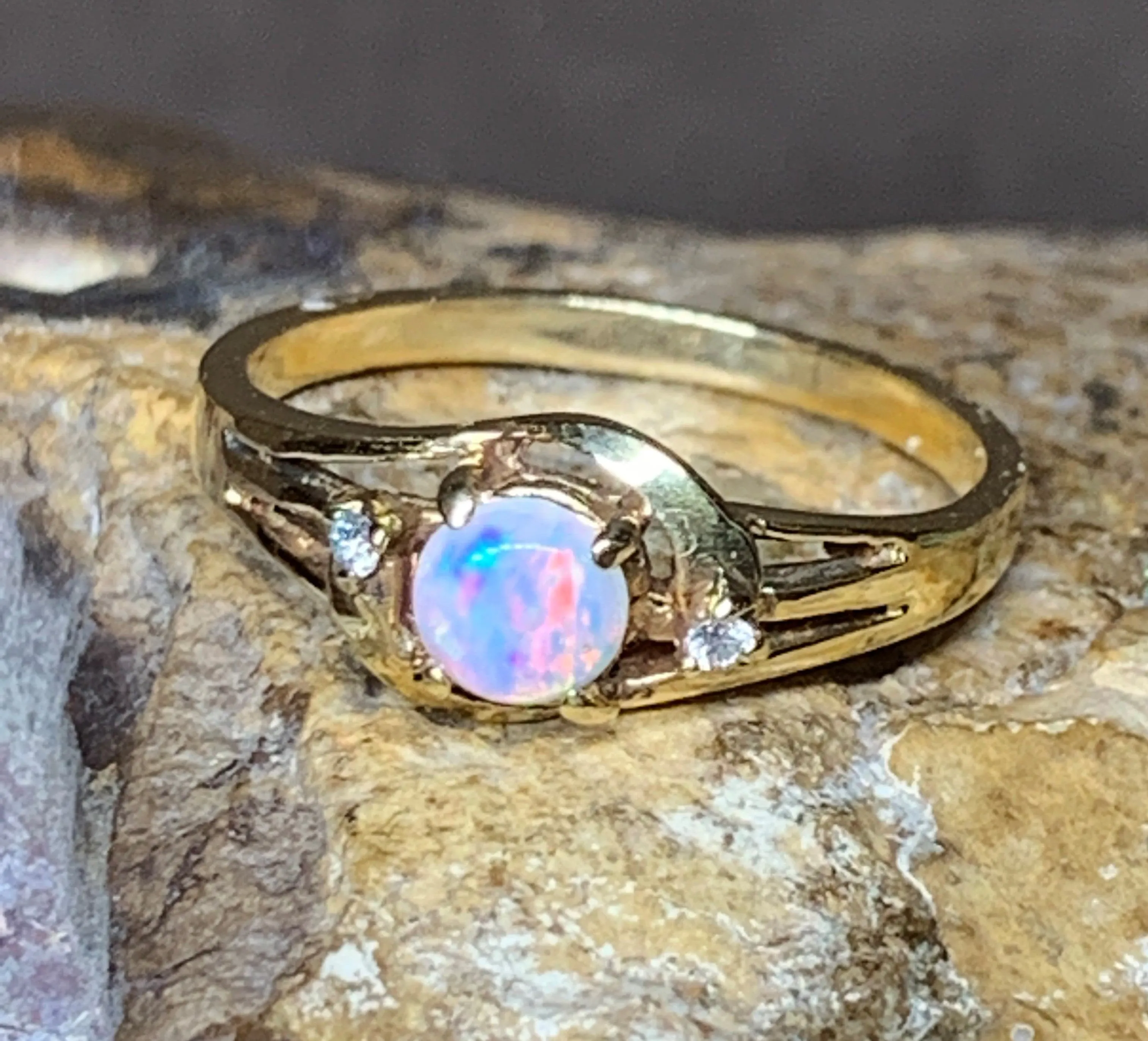 18kt Yellow Gold Crystal light Opal and diamond ring