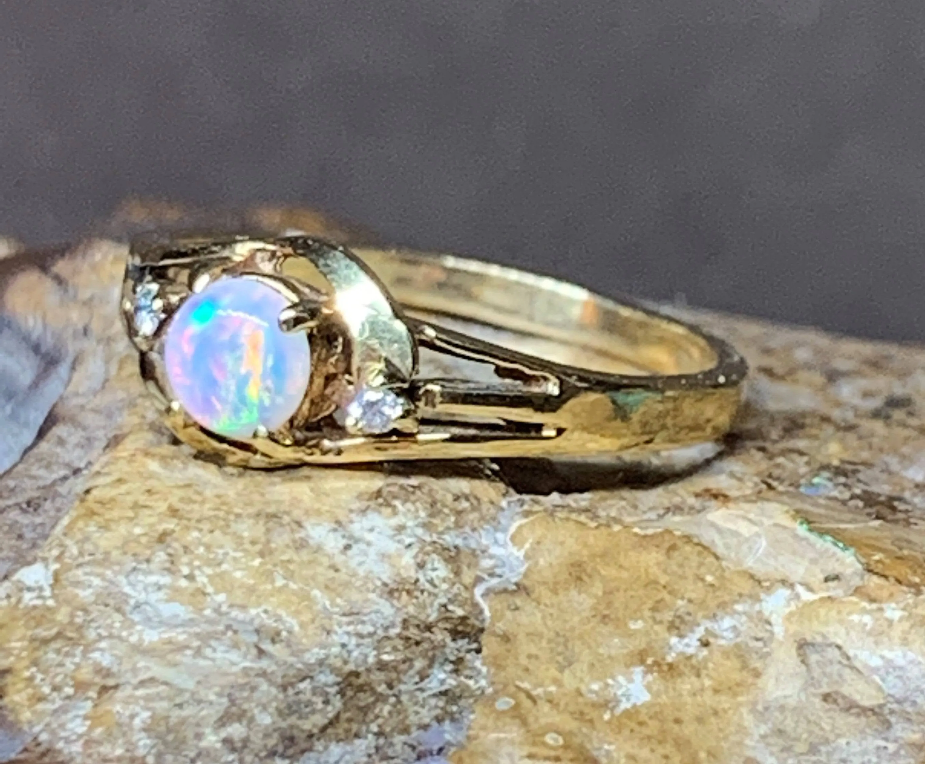 18kt Yellow Gold Crystal light Opal and diamond ring