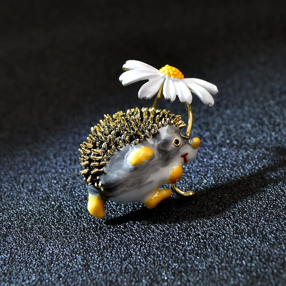 CINDY XIANG Cute Hedgehog Brooch Fashion Daisy Brooches For Women Animal Jewelry Funny Winter Design High Quality