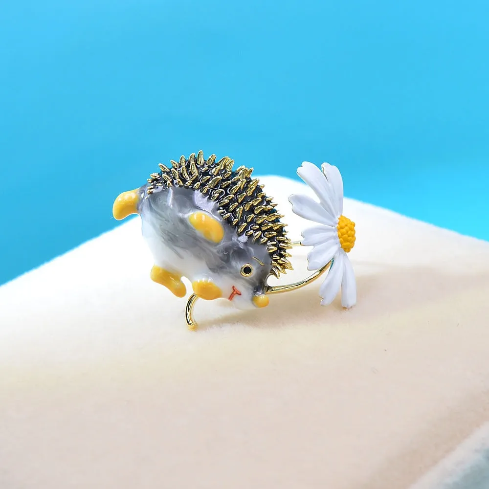 CINDY XIANG Cute Hedgehog Brooch Fashion Daisy Brooches For Women Animal Jewelry Funny Winter Design High Quality