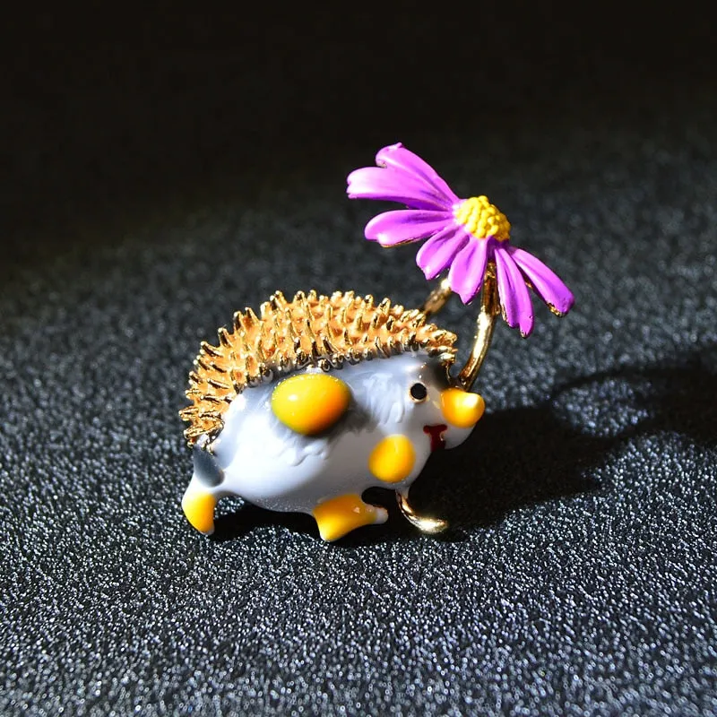 CINDY XIANG Cute Hedgehog Brooch Fashion Daisy Brooches For Women Animal Jewelry Funny Winter Design High Quality