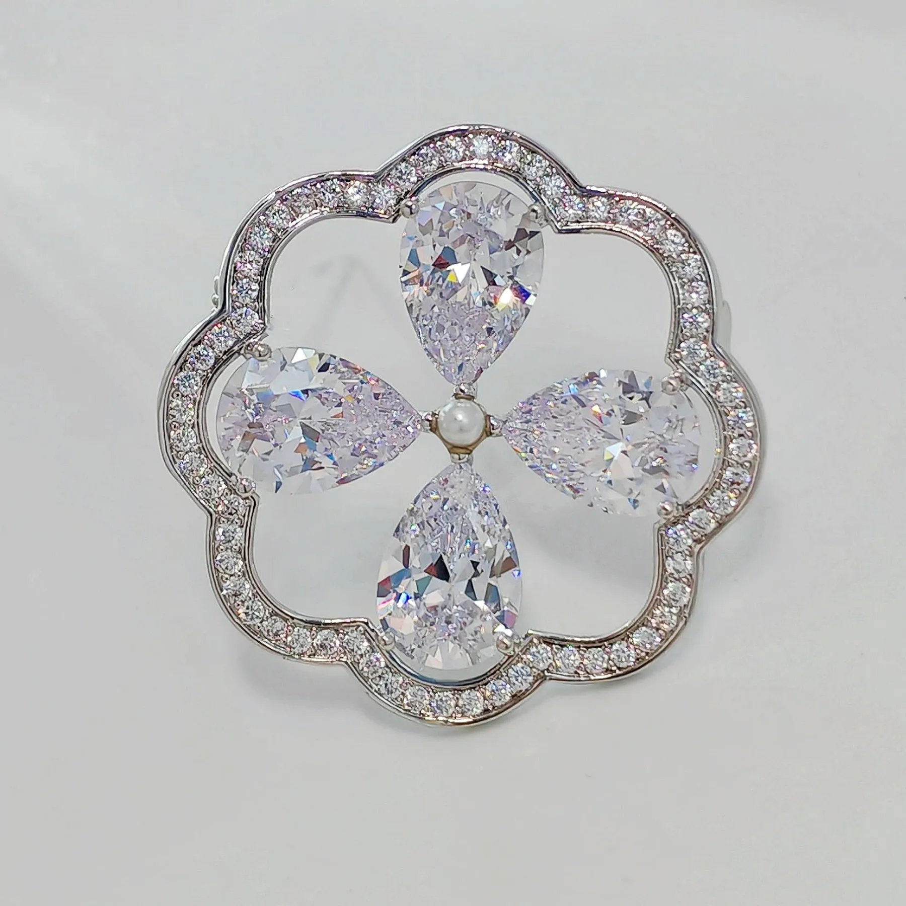 Impressive Opens CZ Circlet Blooming 4-Petal Flower Brooches Pins