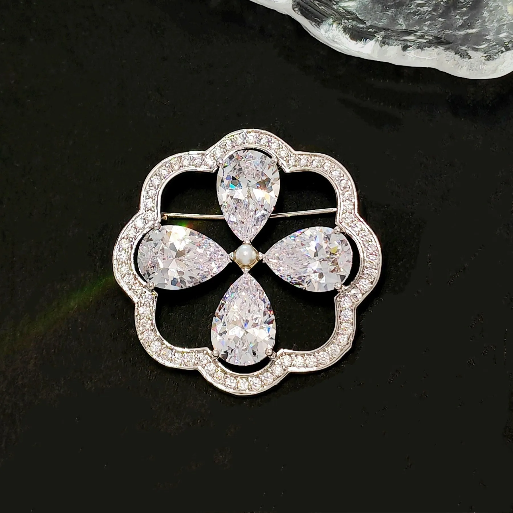 Impressive Opens CZ Circlet Blooming 4-Petal Flower Brooches Pins