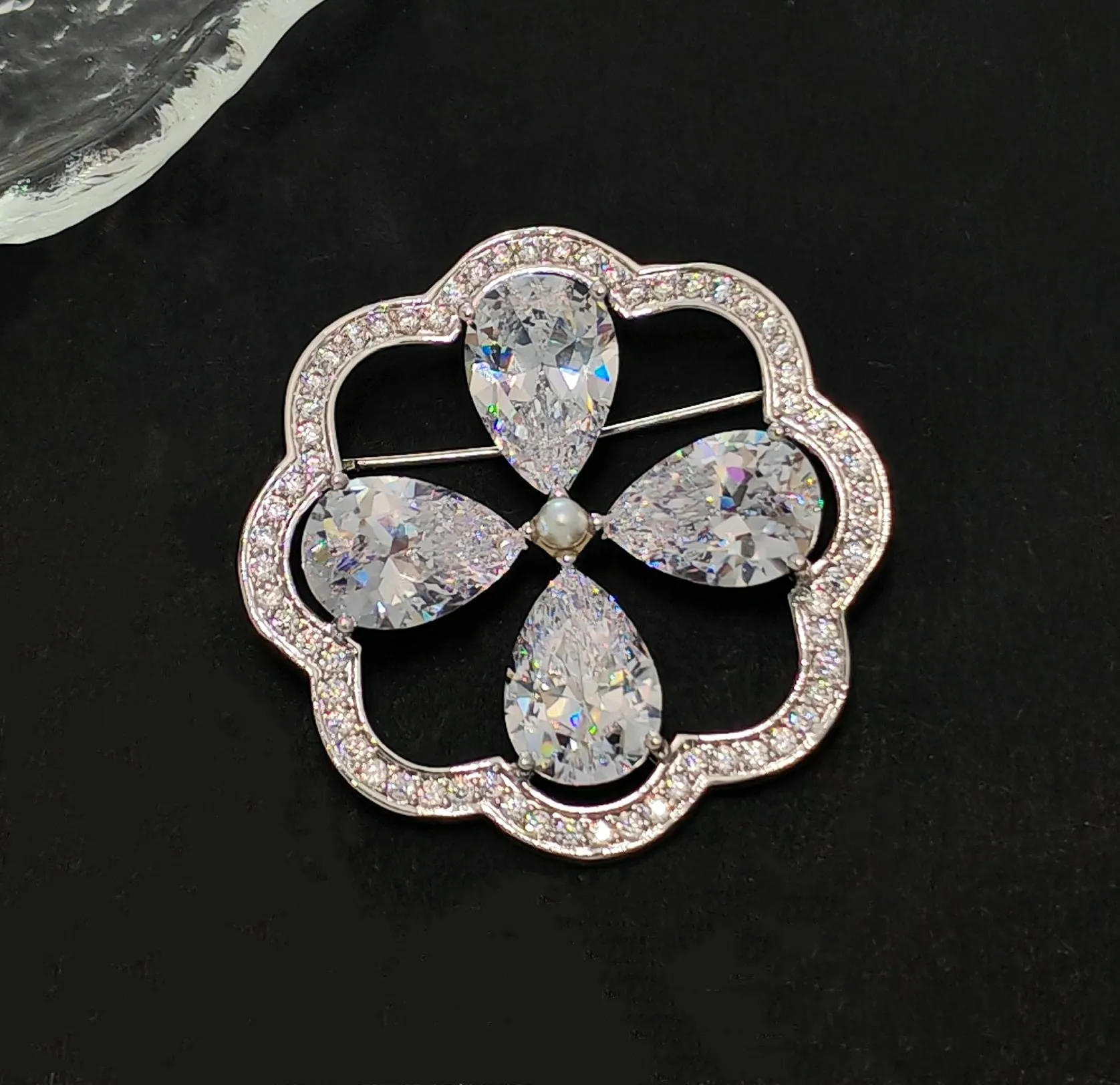 Impressive Opens CZ Circlet Blooming 4-Petal Flower Brooches Pins