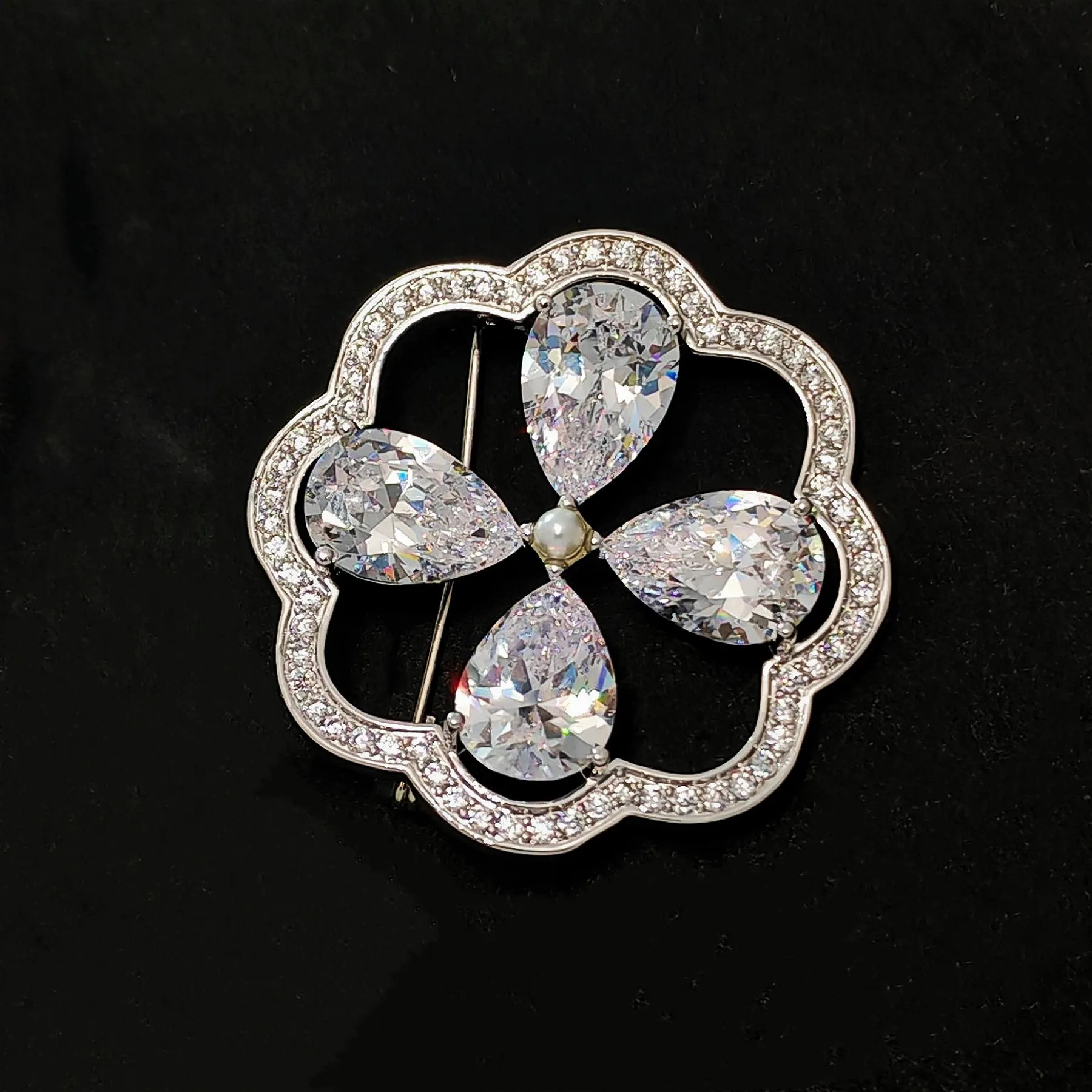 Impressive Opens CZ Circlet Blooming 4-Petal Flower Brooches Pins