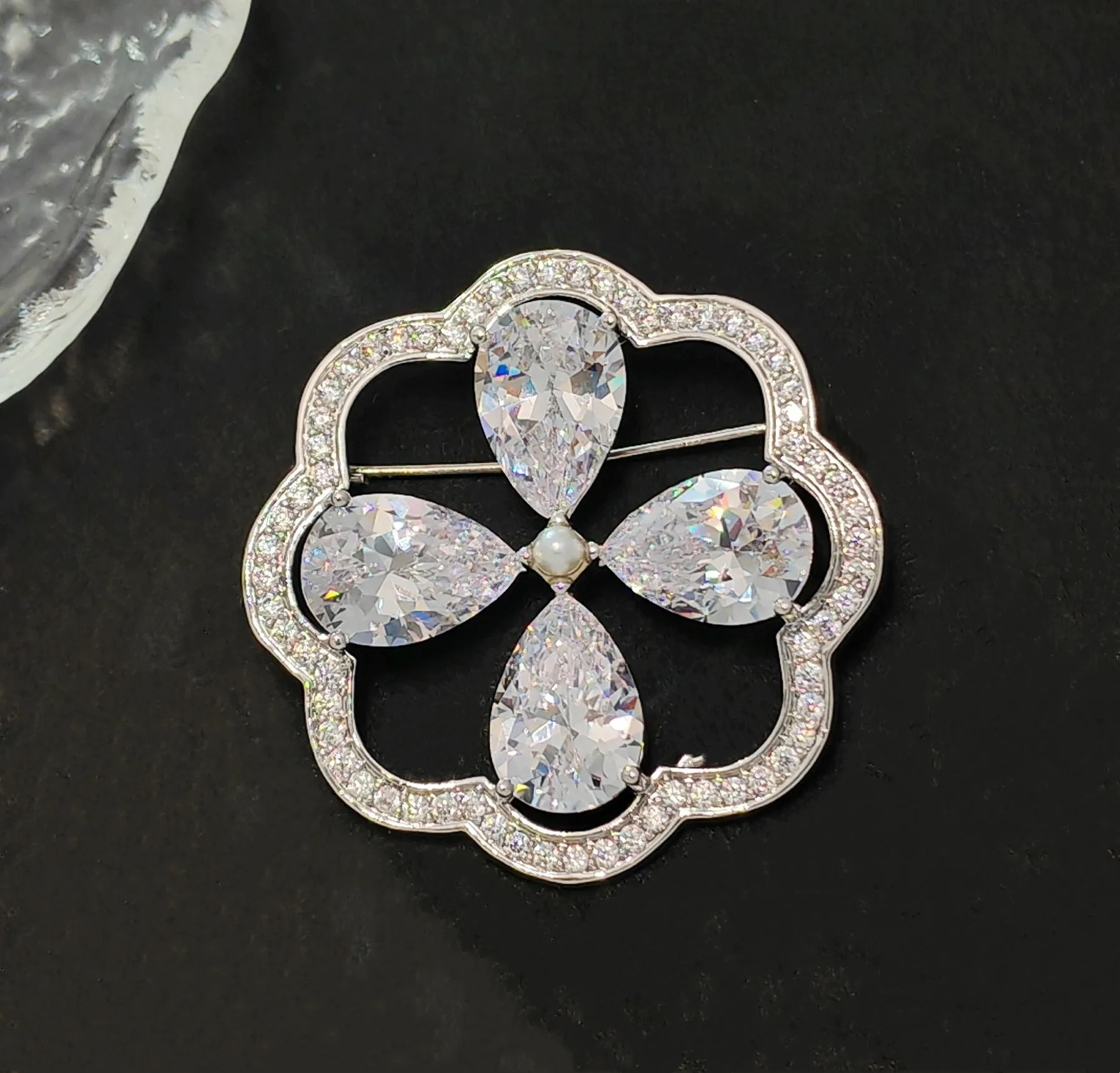 Impressive Opens CZ Circlet Blooming 4-Petal Flower Brooches Pins