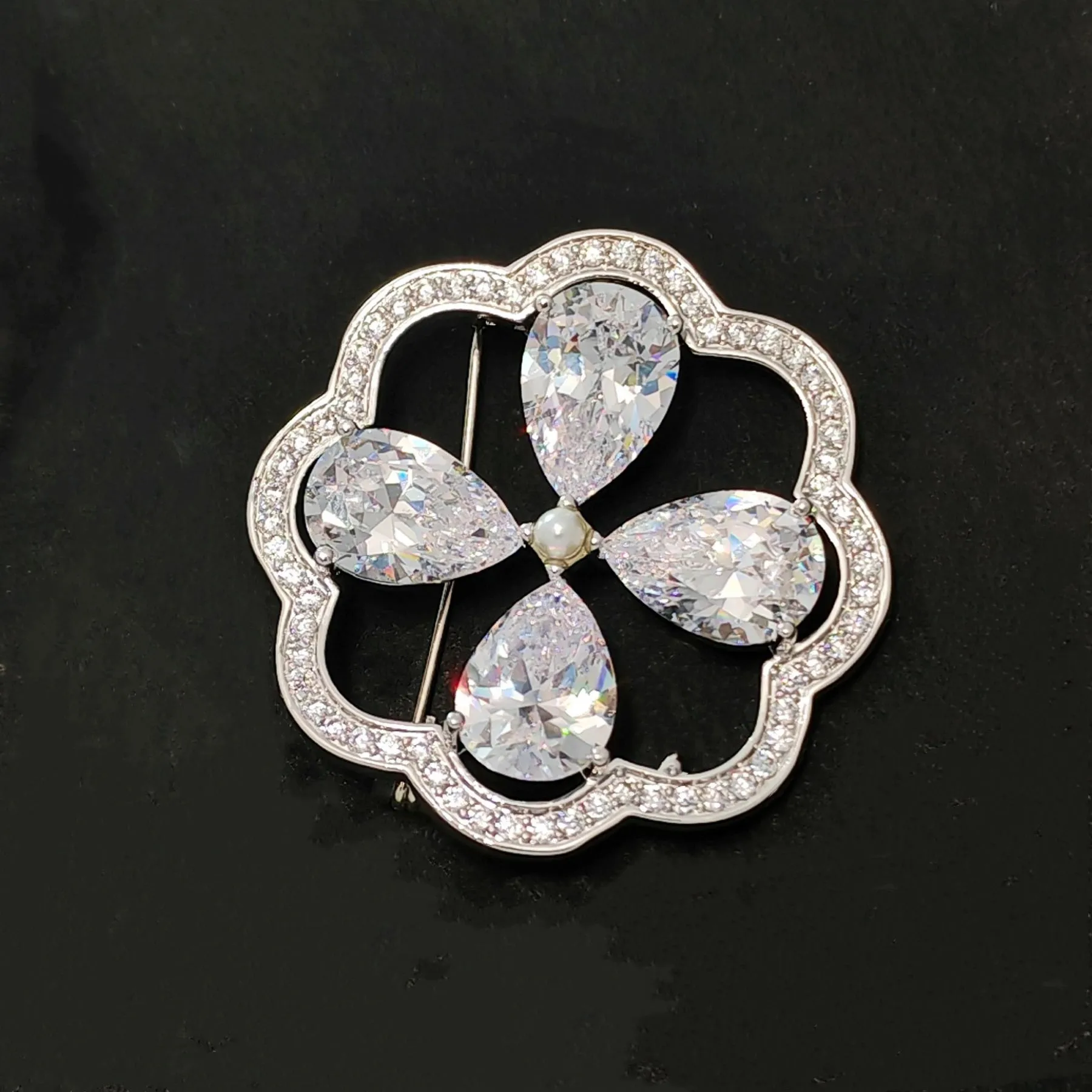 Impressive Opens CZ Circlet Blooming 4-Petal Flower Brooches Pins