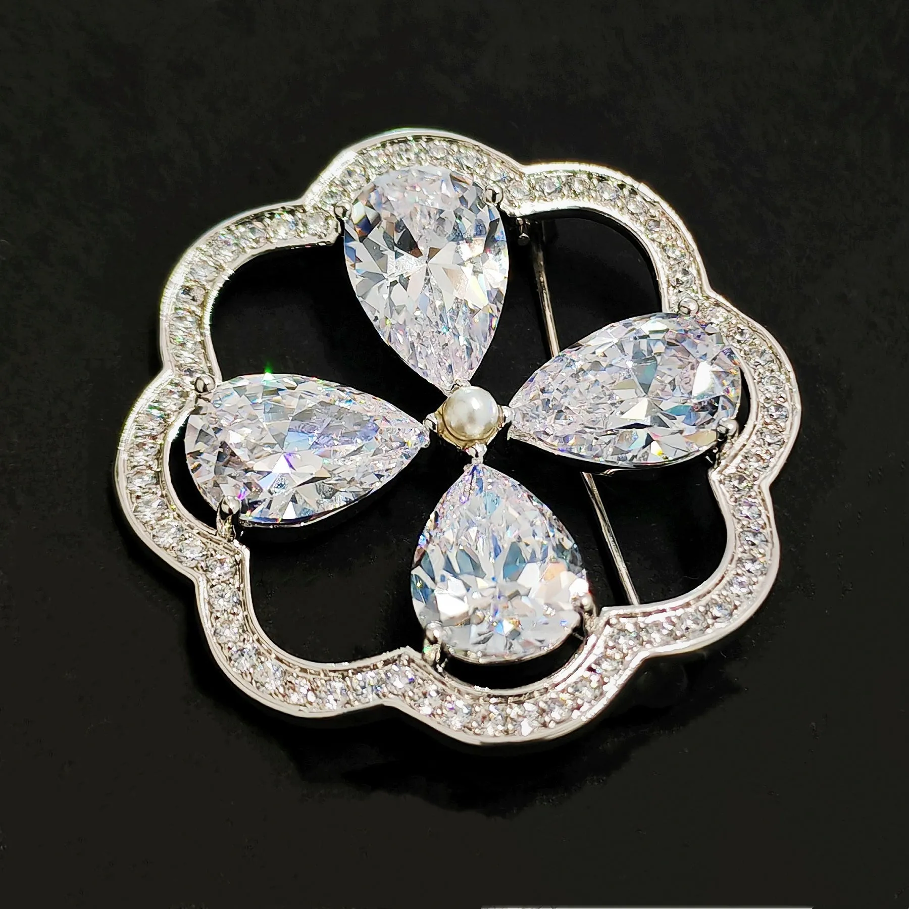 Impressive Opens CZ Circlet Blooming 4-Petal Flower Brooches Pins