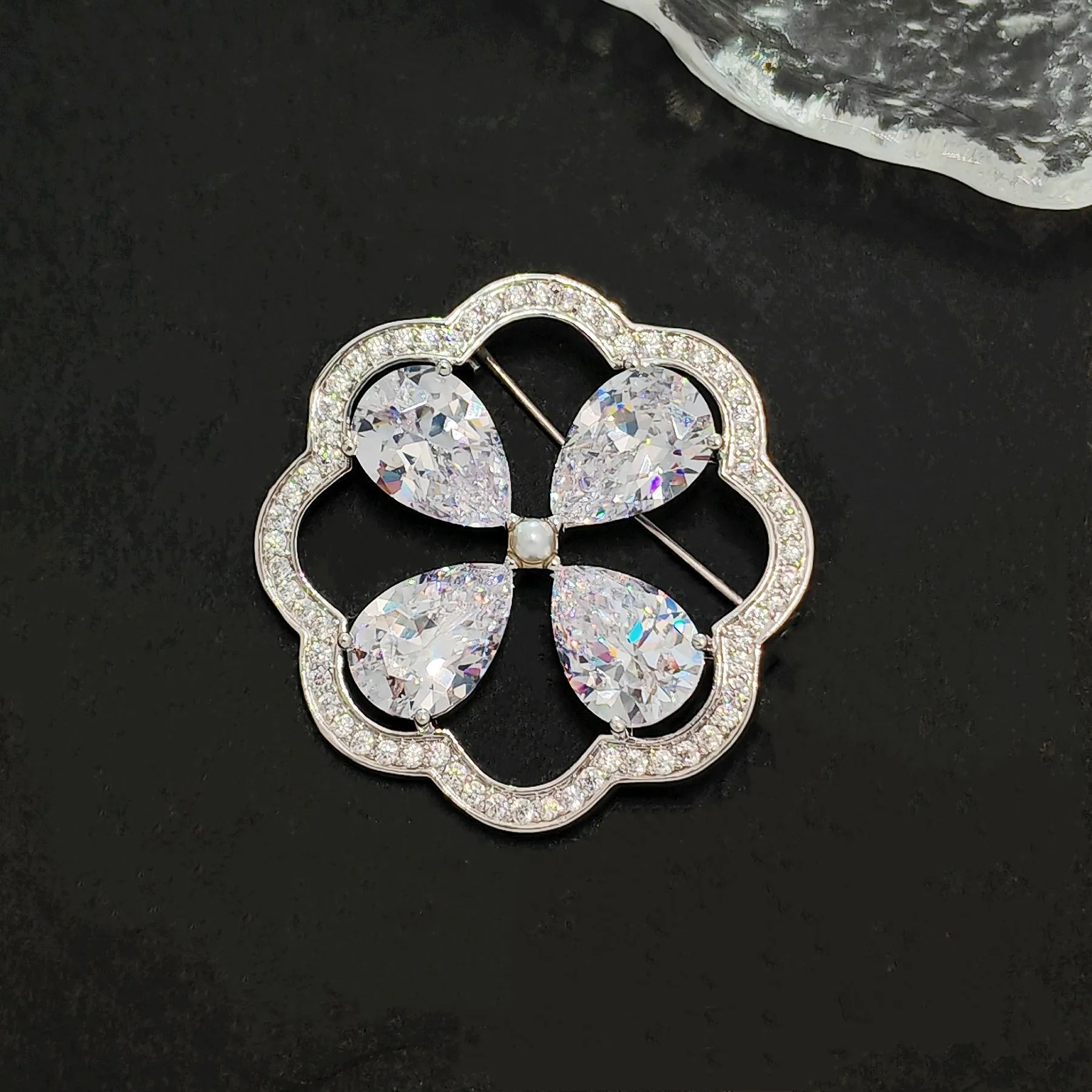 Impressive Opens CZ Circlet Blooming 4-Petal Flower Brooches Pins