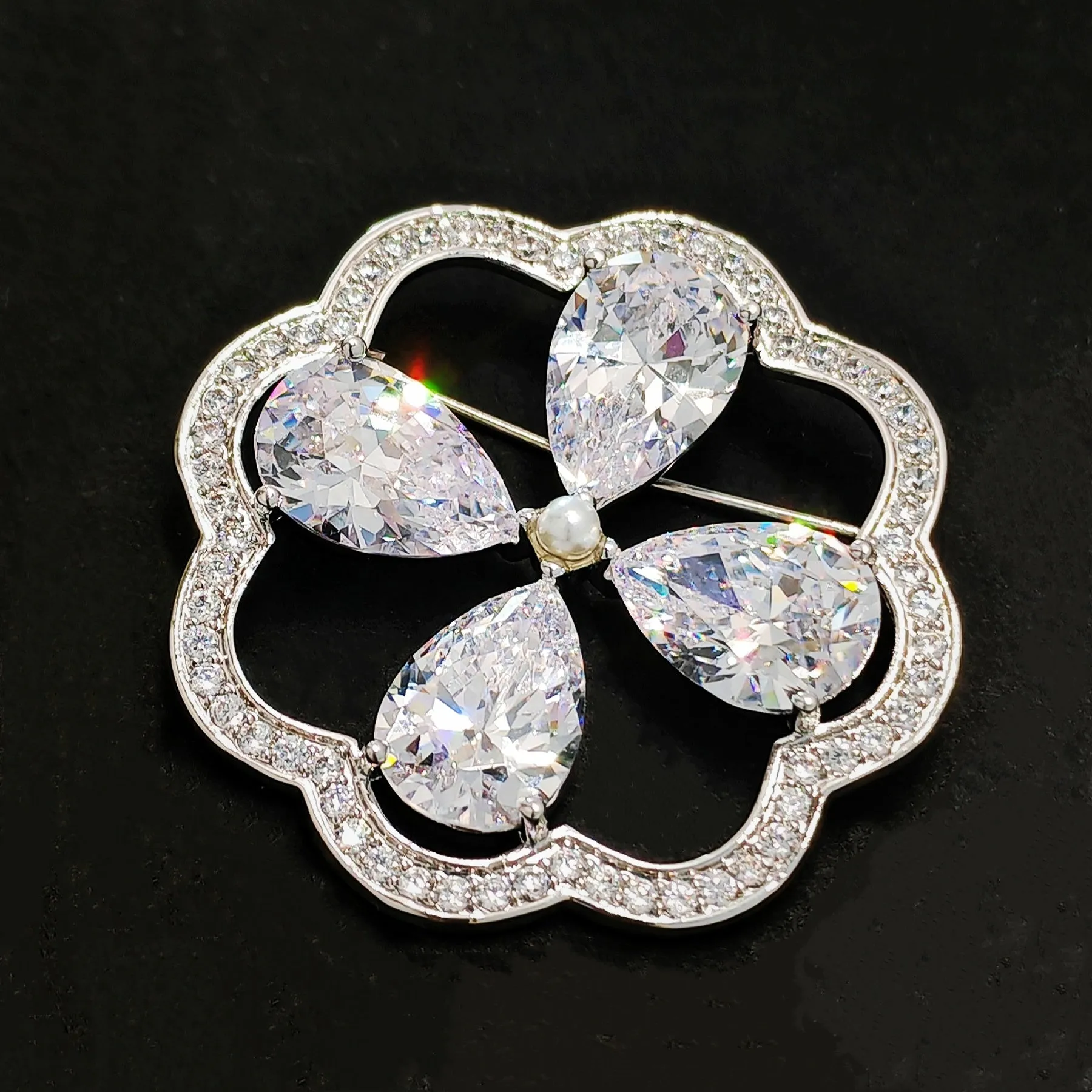 Impressive Opens CZ Circlet Blooming 4-Petal Flower Brooches Pins